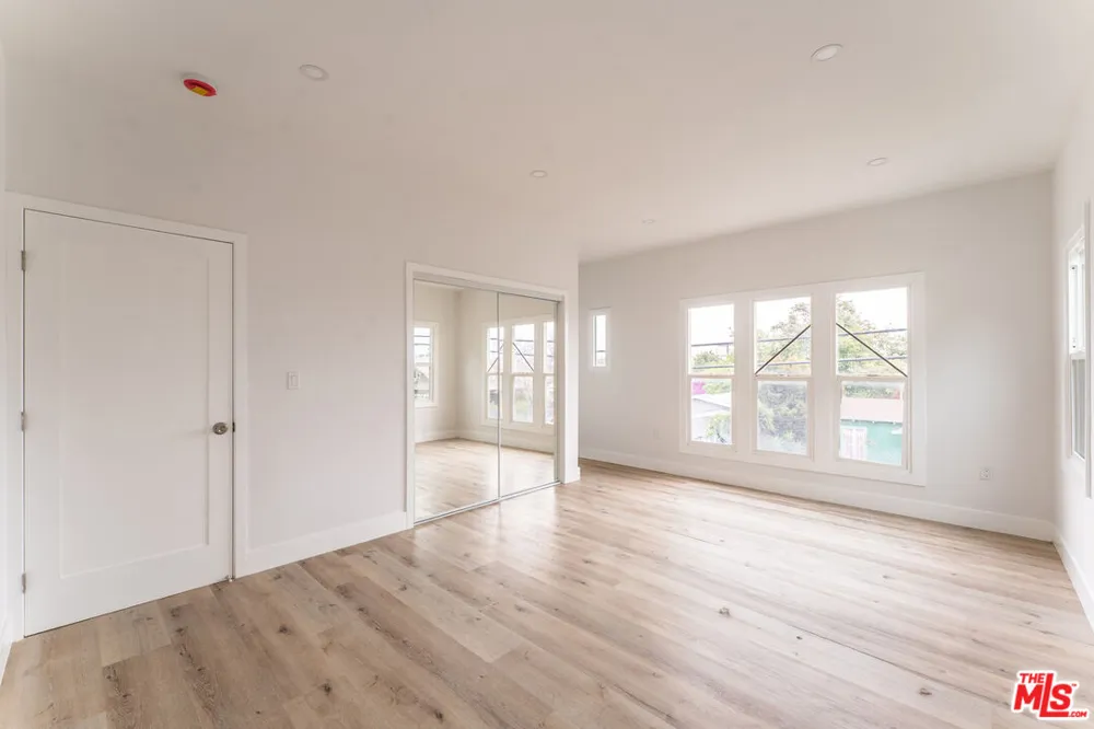 1519 W 30th Street Los Angeles, CA 90007