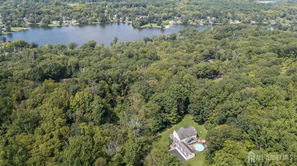 34 Highland Avenue Green, NJ 07821