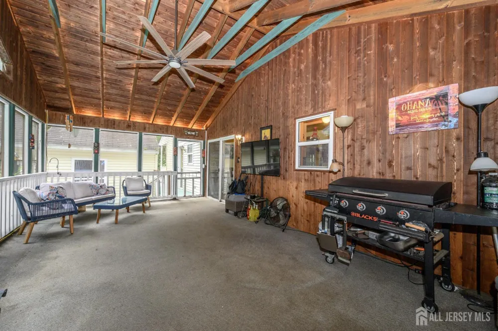 34 Highland Avenue Green, NJ 07821