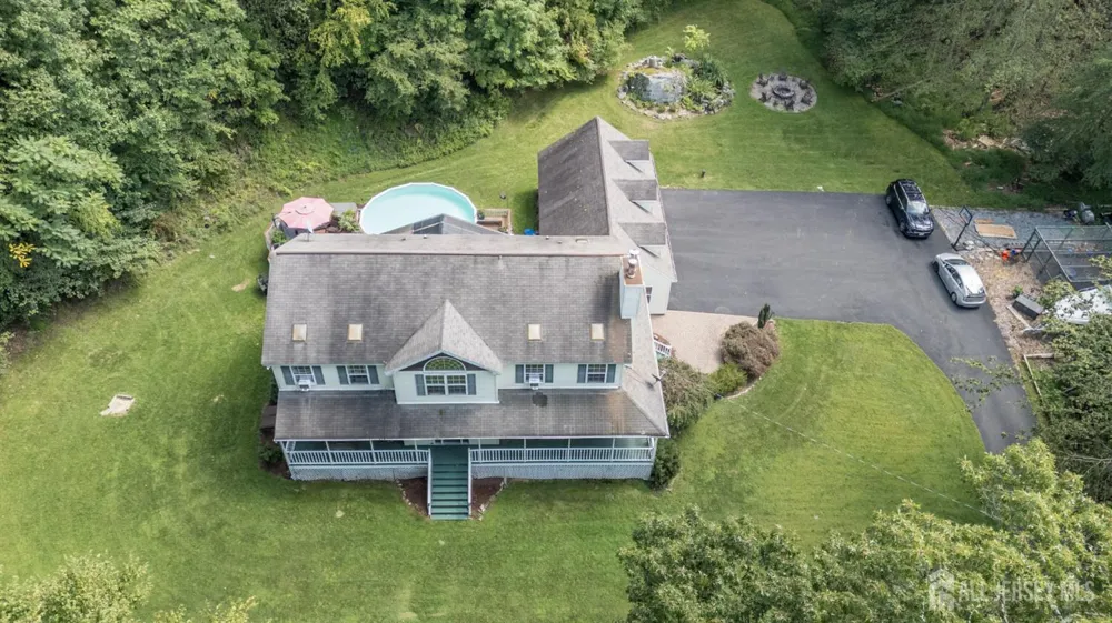 34 Highland Avenue Green, NJ 07821