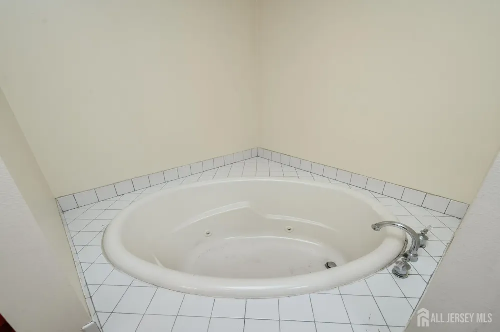 34 Highland Avenue Green, NJ 07821