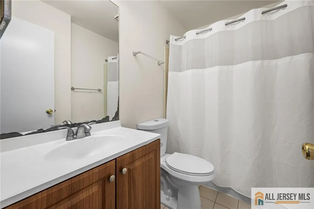11 Canterbury Circle Franklin, NJ 08873