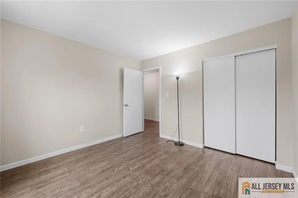 11 Canterbury Circle Franklin, NJ 08873