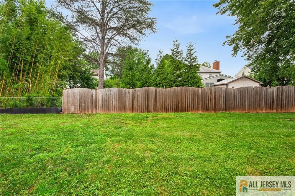 11 Canterbury Circle Franklin, NJ 08873
