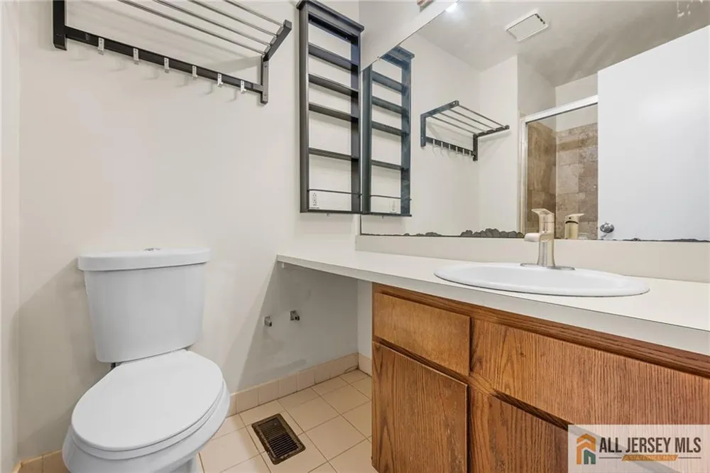 11 Canterbury Circle Franklin, NJ 08873