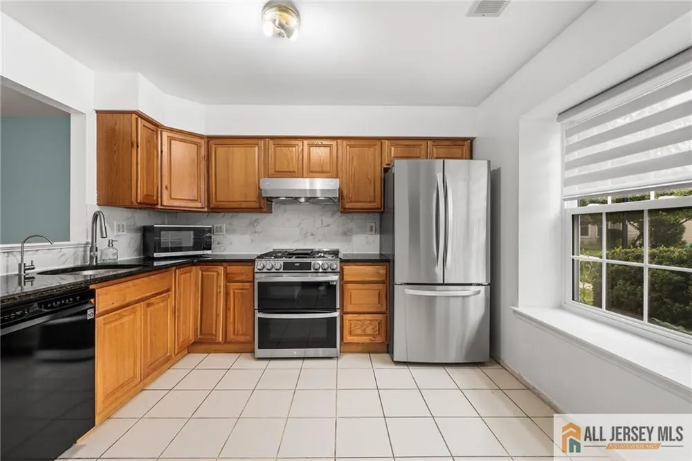 11 Canterbury Circle Franklin, NJ 08873