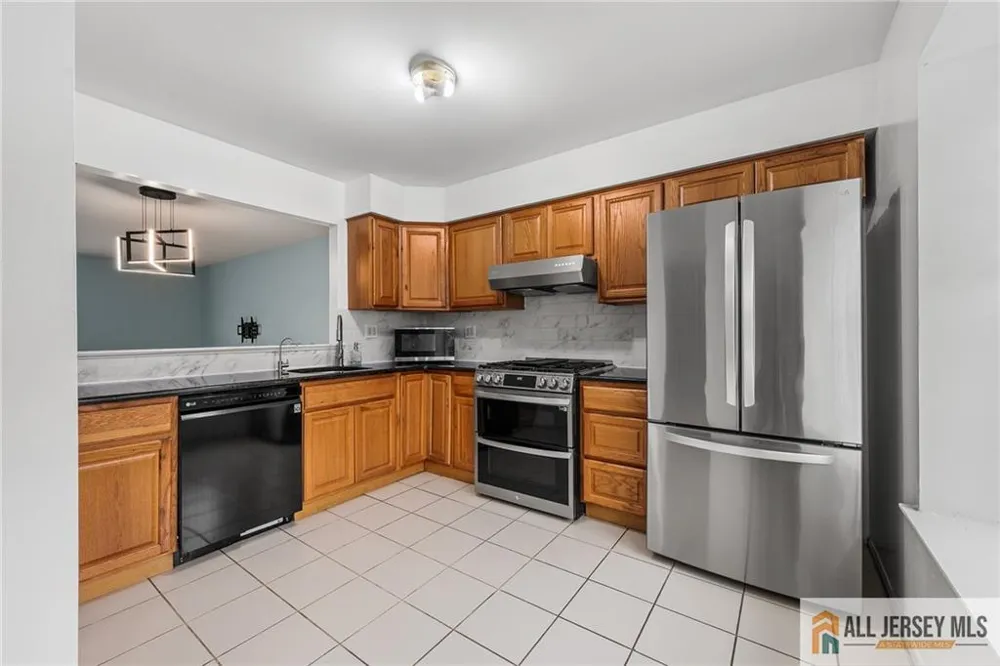 11 Canterbury Circle Franklin, NJ 08873