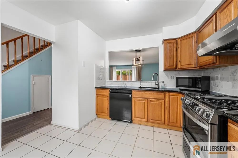11 Canterbury Circle Franklin, NJ 08873