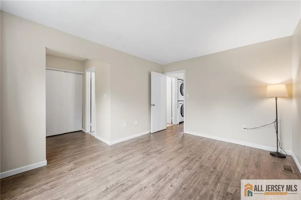 11 Canterbury Circle Franklin, NJ 08873