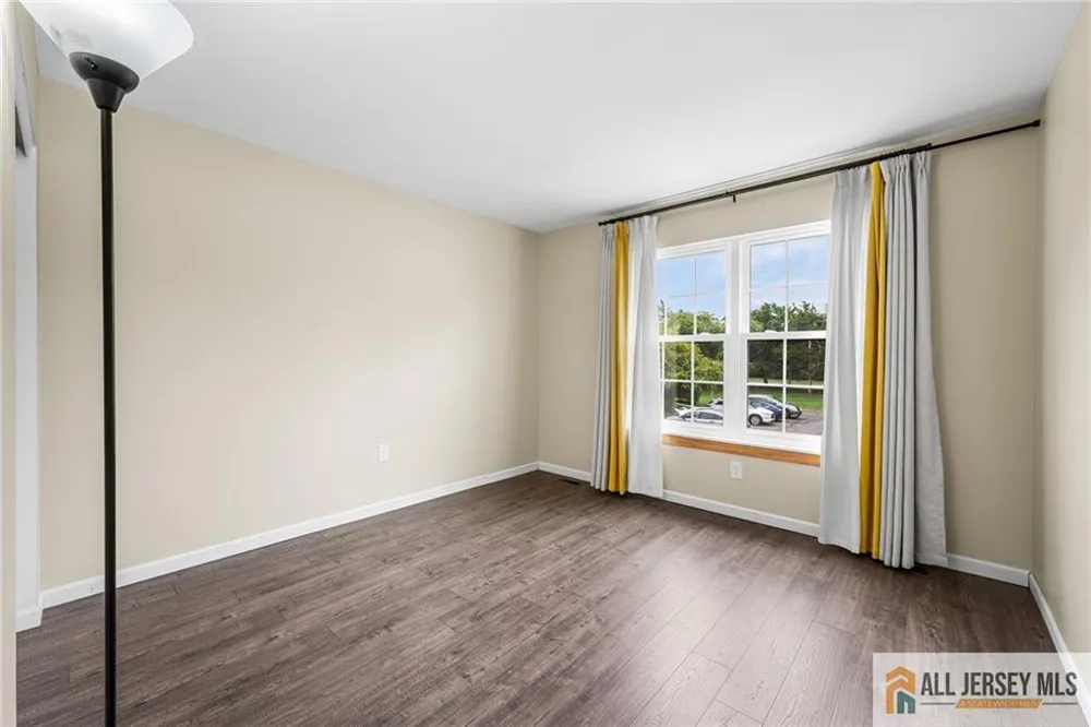11 Canterbury Circle Franklin, NJ 08873