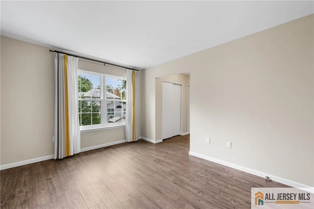 11 Canterbury Circle Franklin, NJ 08873
