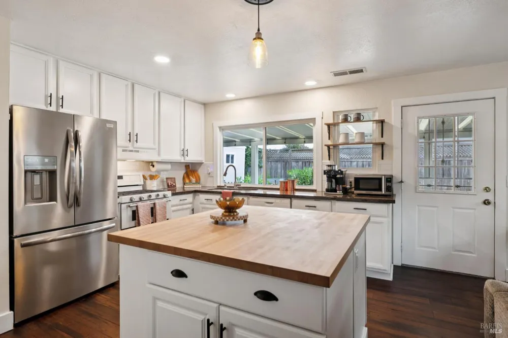 7187 Circle Drive Rohnert Park, CA 94928