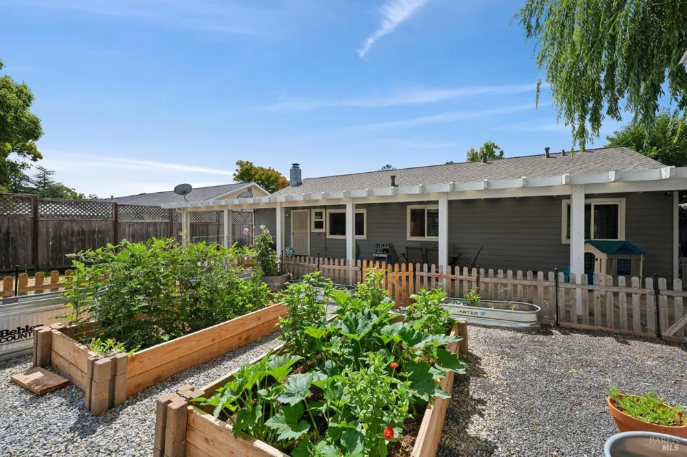 7187 Circle Drive Rohnert Park, CA 94928