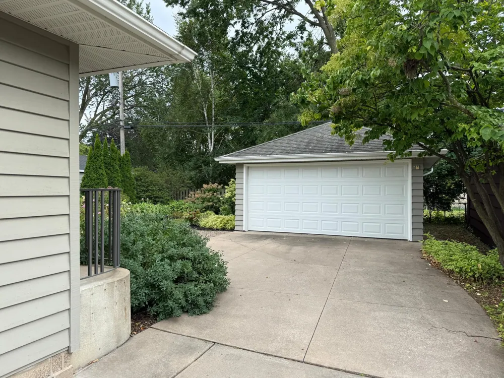 1796 Beechwood Avenue Saint Paul, MN 55116
