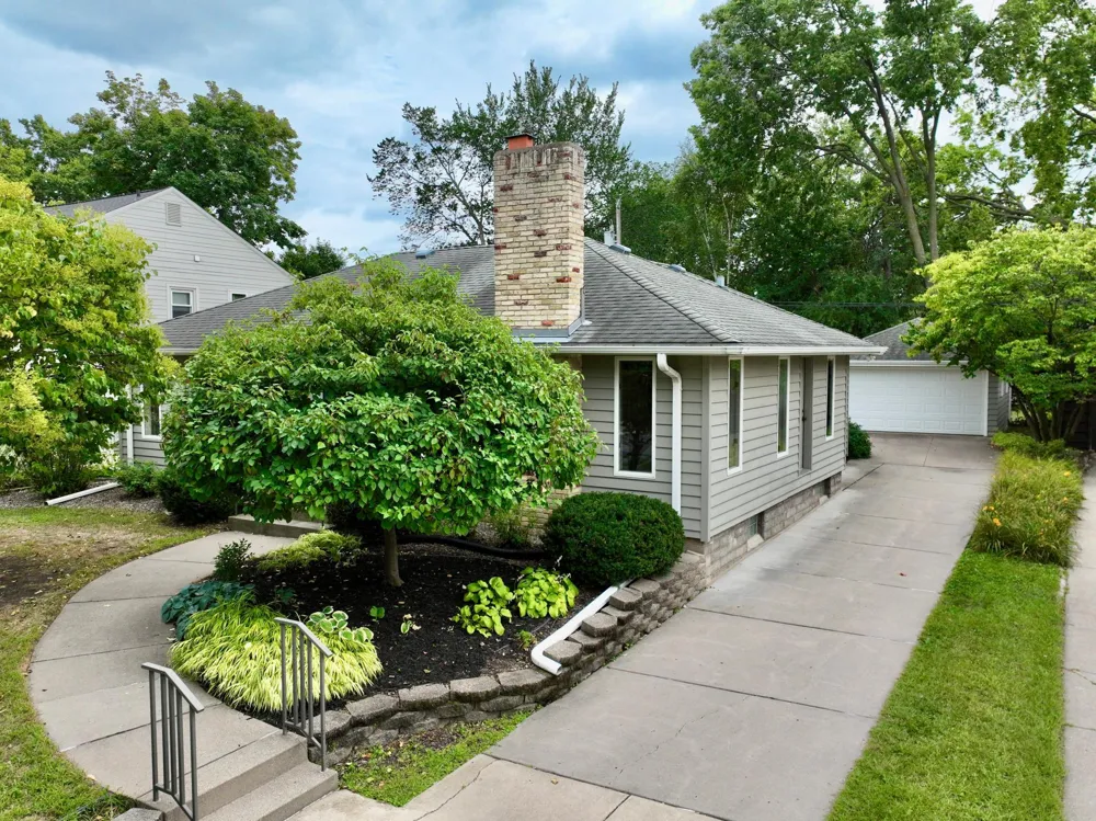 1796 Beechwood Avenue Saint Paul, MN 55116