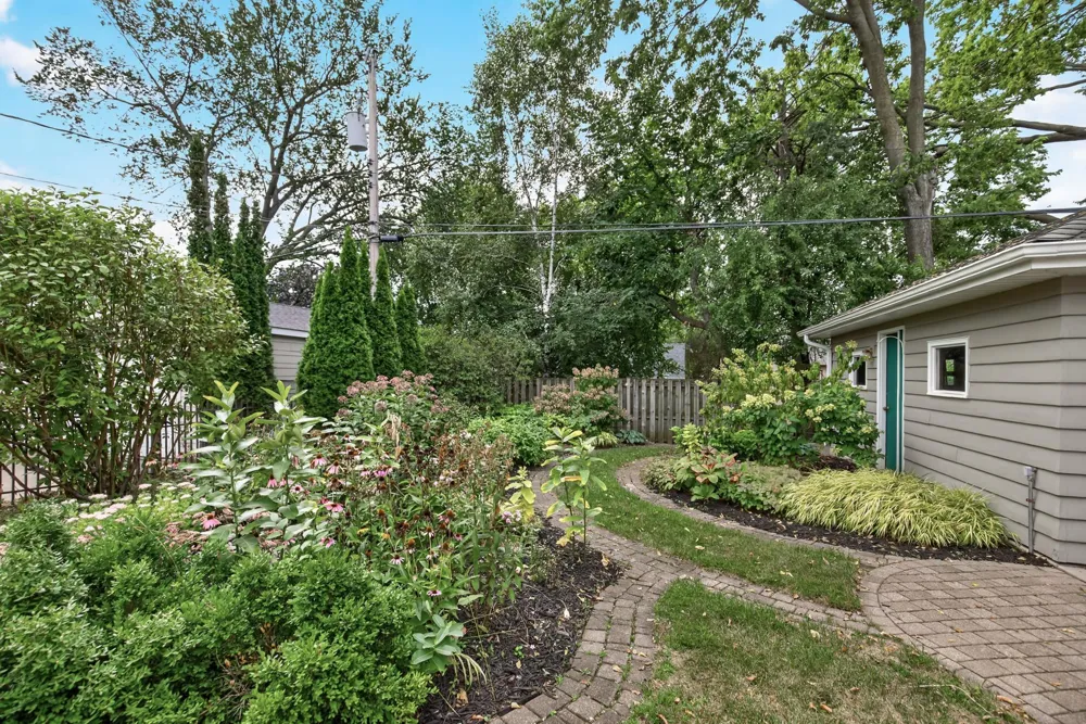1796 Beechwood Avenue Saint Paul, MN 55116
