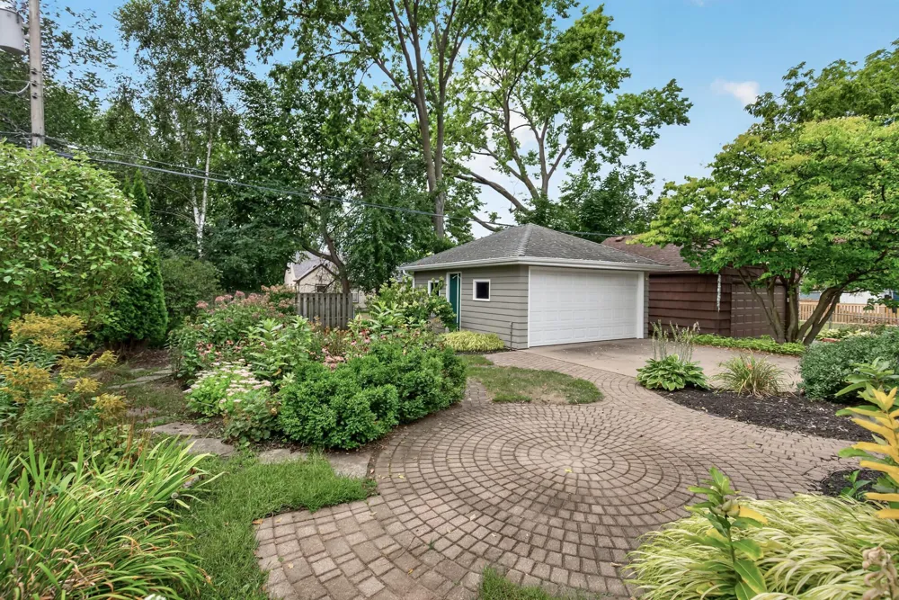 1796 Beechwood Avenue Saint Paul, MN 55116