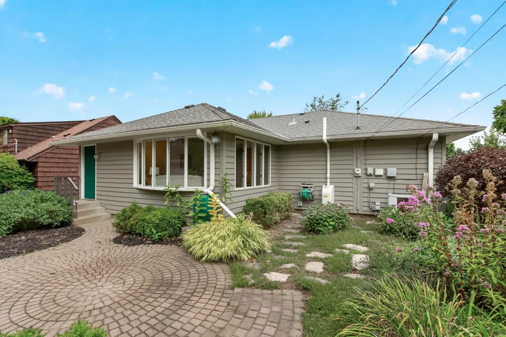 1796 Beechwood Avenue Saint Paul, MN 55116
