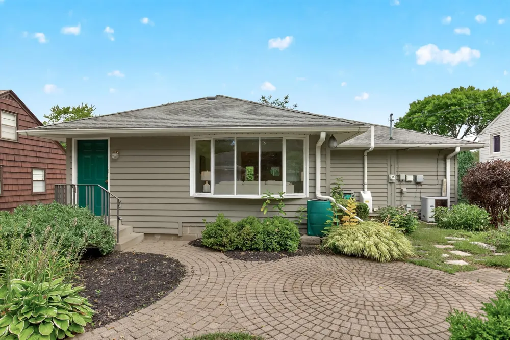 1796 Beechwood Avenue Saint Paul, MN 55116