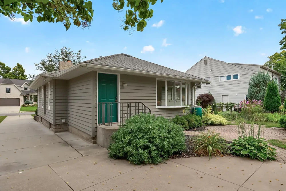 1796 Beechwood Avenue Saint Paul, MN 55116