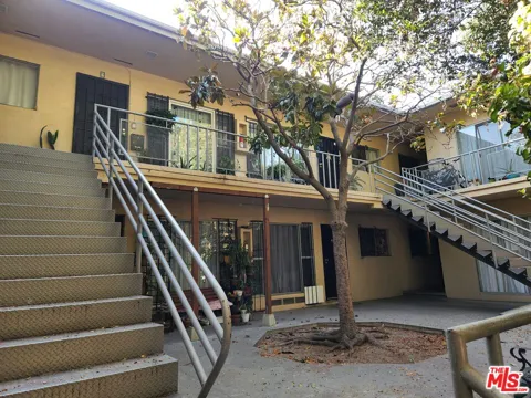 4106 Rosewood Avenue