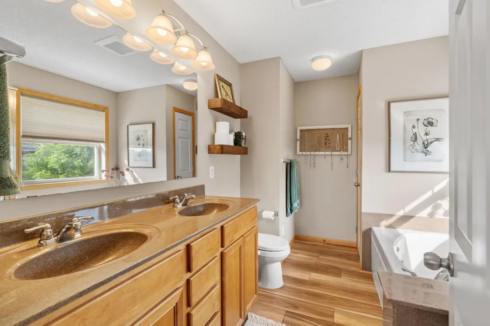 15650 Cobblestone Lake Parkway #1105 Apple Valley, MN 55124