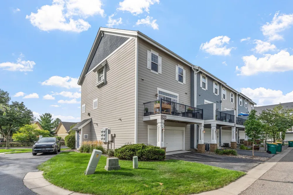 15650 Cobblestone Lake Parkway #1105 Apple Valley, MN 55124