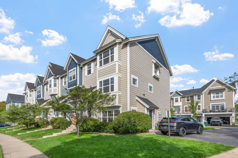 15650 Cobblestone Lake Parkway #1105 Apple Valley, MN 55124
