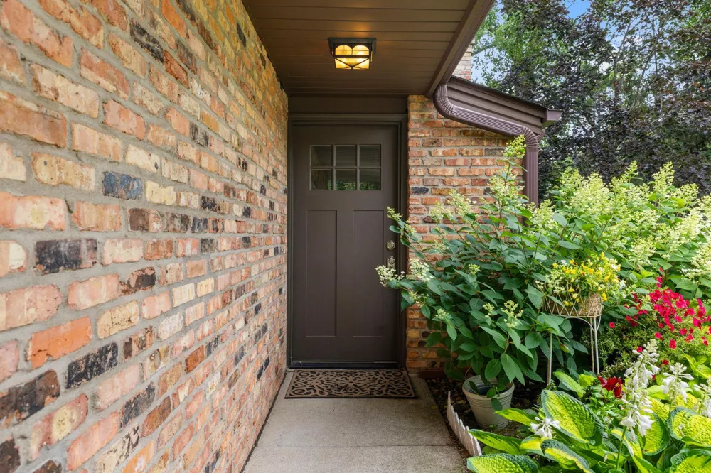 1185 weston Plymouth, MN 55447