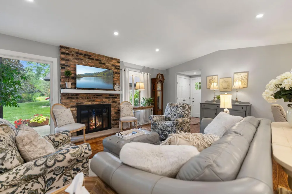 1185 weston Plymouth, MN 55447