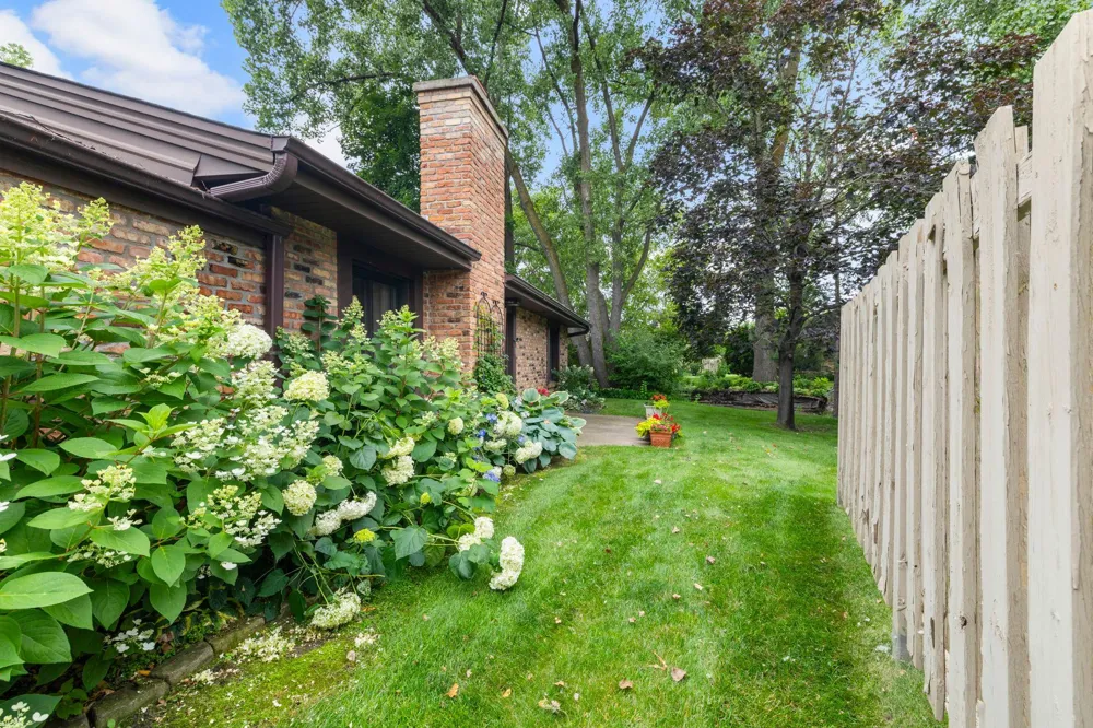1185 weston Plymouth, MN 55447