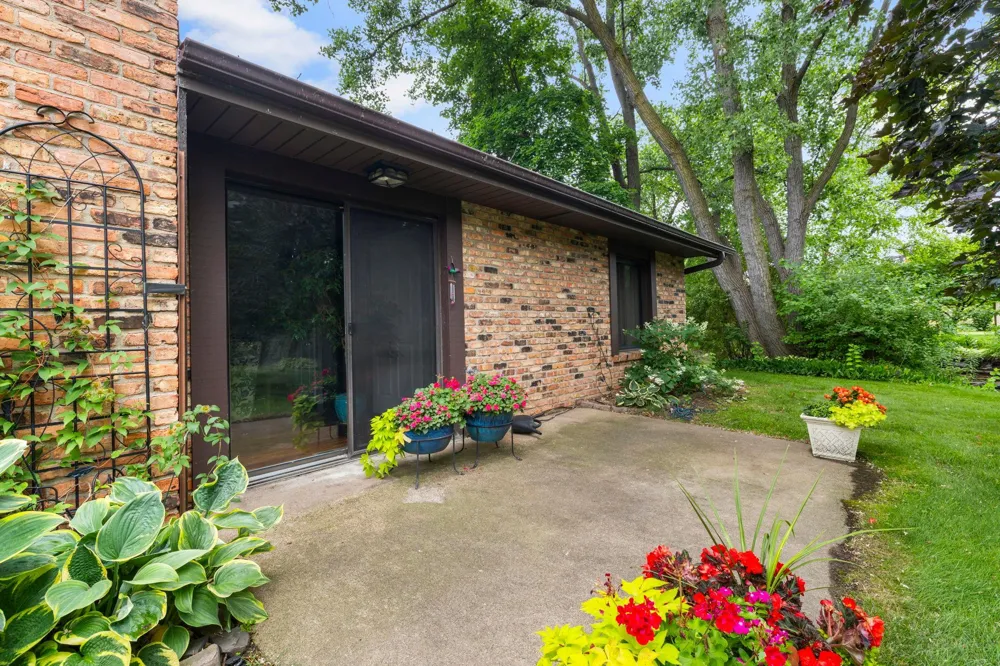 1185 weston Plymouth, MN 55447