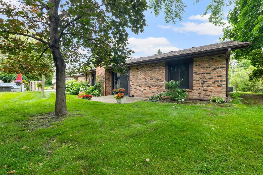 1185 weston Plymouth, MN 55447