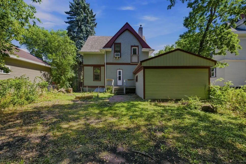 1028 7th Street Fargo, ND 58102