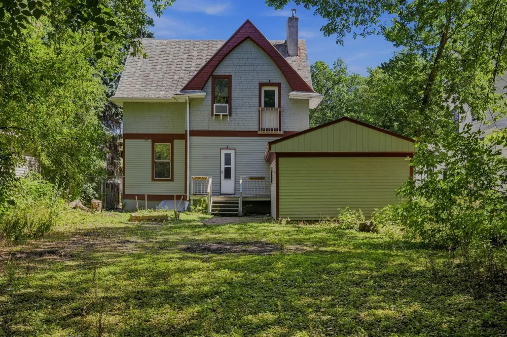 1028 7th Street Fargo, ND 58102
