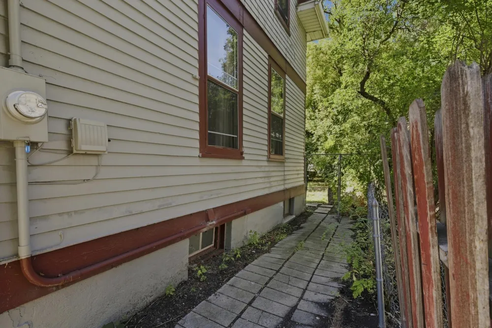 1028 7th Street Fargo, ND 58102