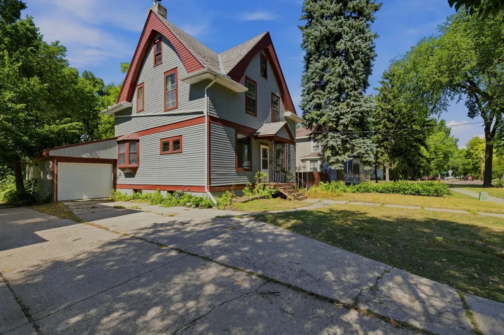 1028 7th Street Fargo, ND 58102
