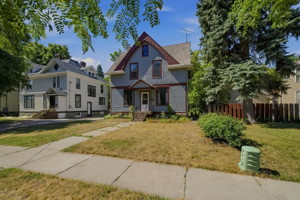 1028 7th Street Fargo, ND 58102