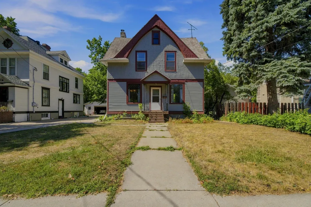 1028 7th Street Fargo, ND 58102