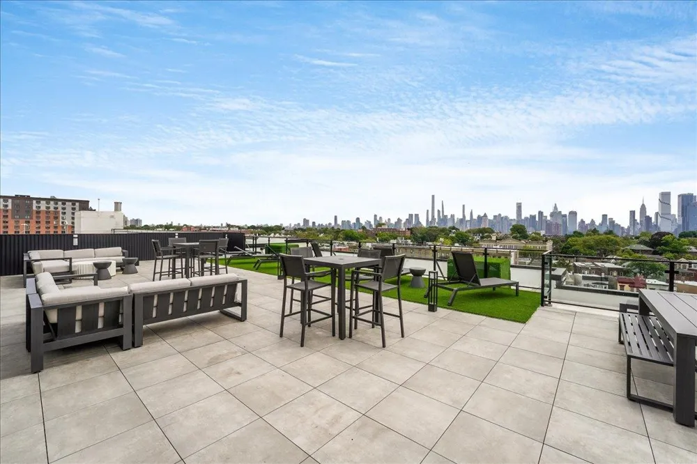 121 34TH ST Union City, NJ 07087