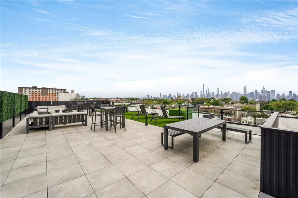 121 34TH ST Union City, NJ 07087