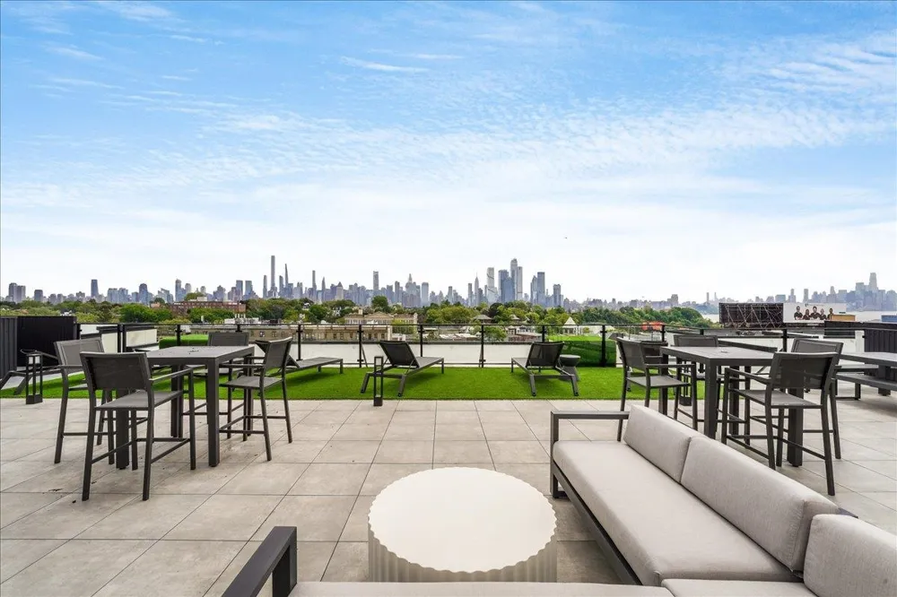 121 34TH ST Union City, NJ 07087