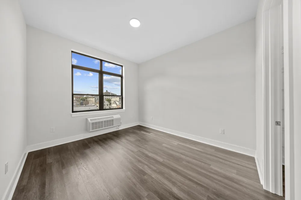 121 34TH ST Union City, NJ 07087