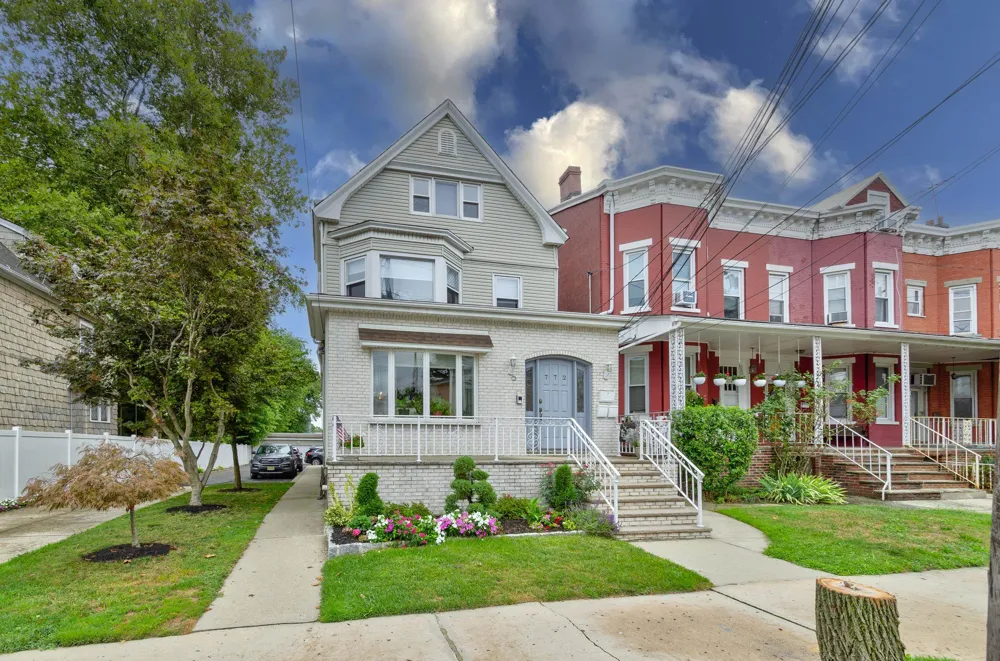 772 AVENUE C Bayonne, NJ 07002