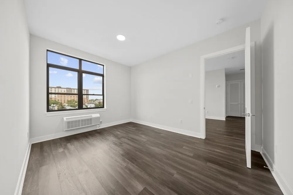 121 34TH ST Union City, NJ 07087