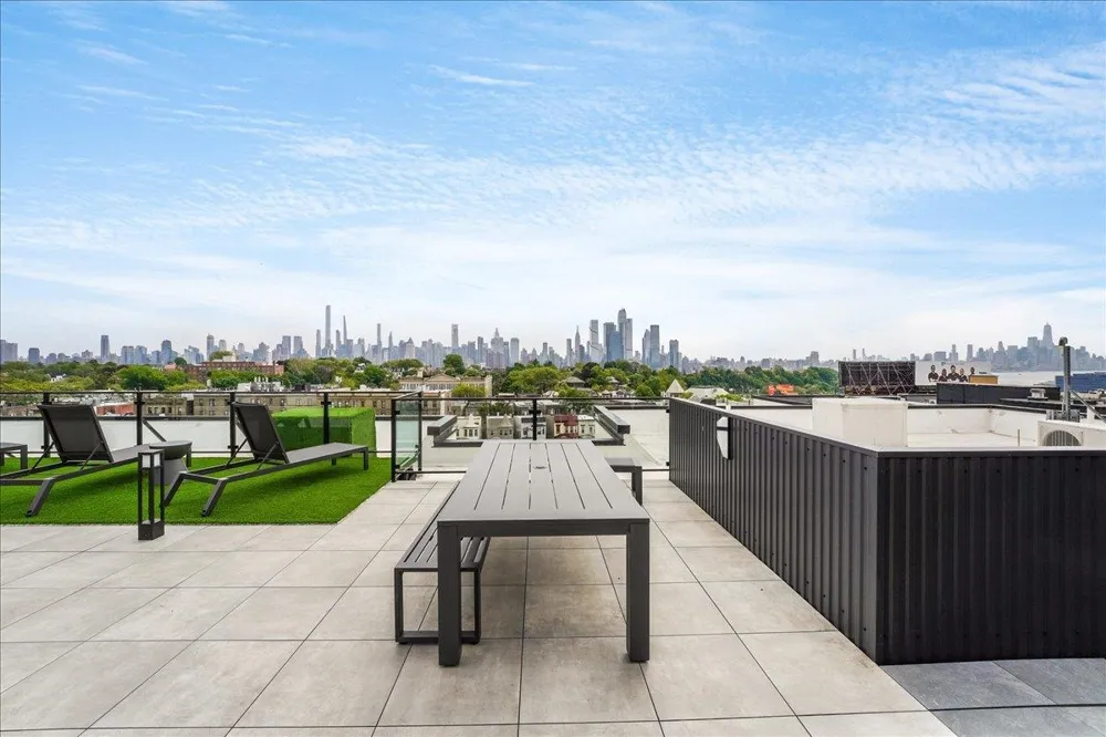 121 34TH ST Union City, NJ 07087