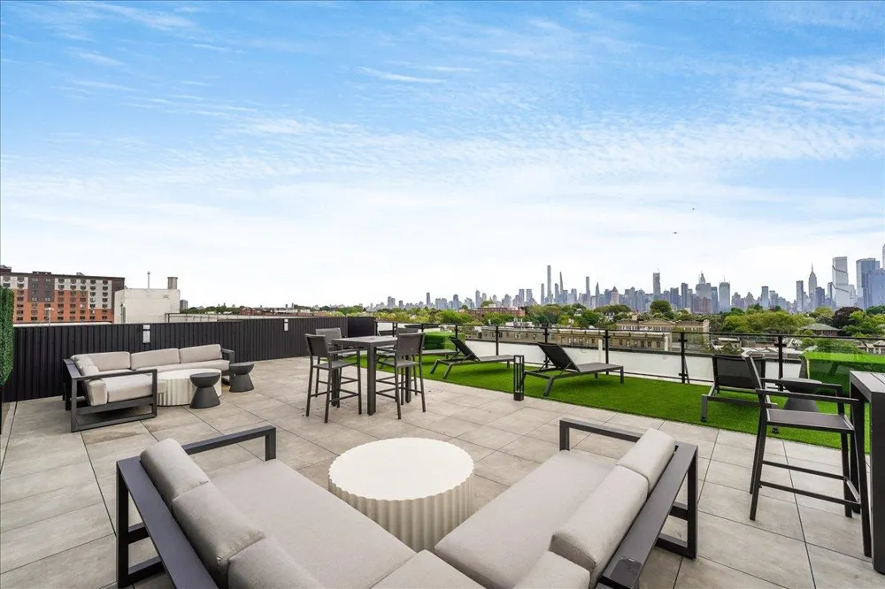 121 34TH ST Union City, NJ 07087