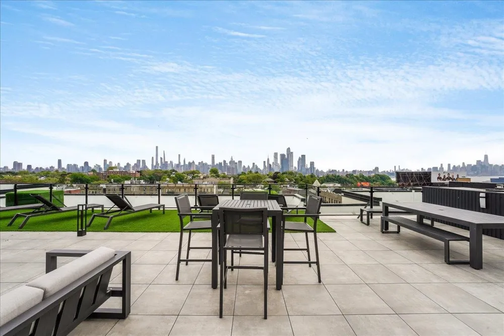 121 34TH ST Union City, NJ 07087
