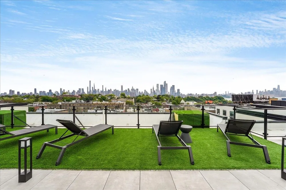 121 34TH ST Union City, NJ 07087