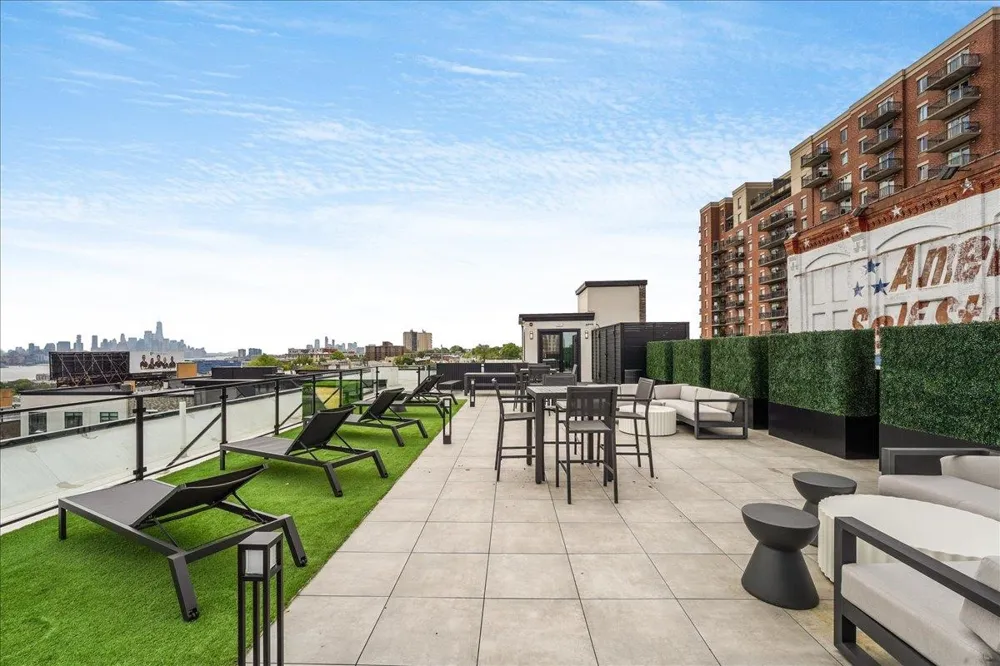 121 34TH ST Union City, NJ 07087